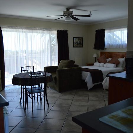 פורט אליזבת' Aqua Marine Guest House מראה חיצוני תמונה
